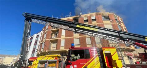 Un Incendi Crema Una Habitaci Dun Habitatge A Vila Real Sense Causar