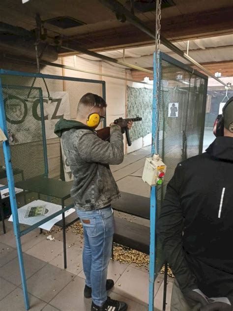 Ostre Strzelanie Na Strzelnicy Prezent W Katalogu Marze