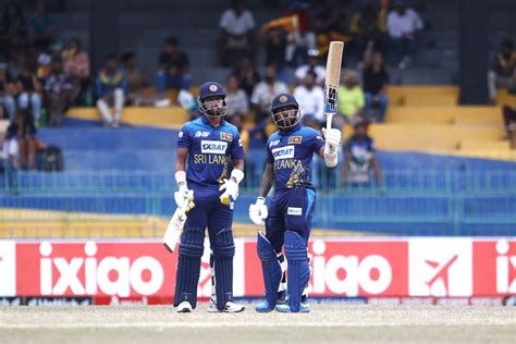 Kusal Mendis celebrates his half-century | ESPNcricinfo.com