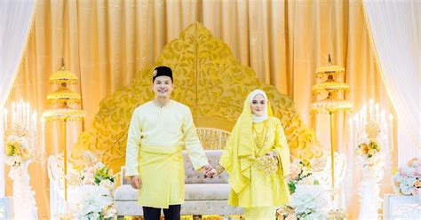 Moden Baju Pengantin Kuning Diraja Pin On Bridal General Dooley