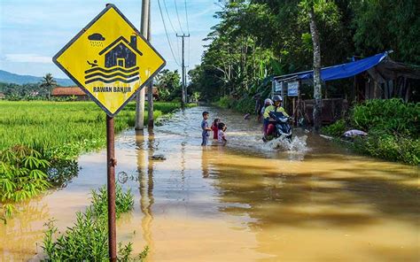 Sungai Citanduy Dan Cikadang Meluap Puluhan Rumah Warga Di Tasikmalaya