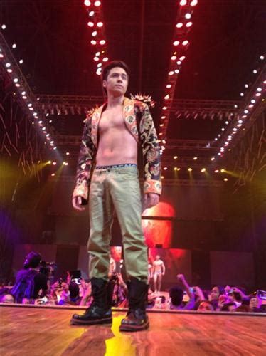 Hot Pinoy Bench Universe 2012 Sam Concepcion