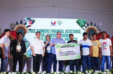 DA Distributes P909 68 M Agri Fishery Projects In Iloilo DA Western