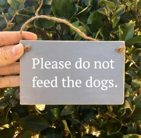 Please Do Not Feed The Dogs No Feeding Dog Sign Dog Love Etsy