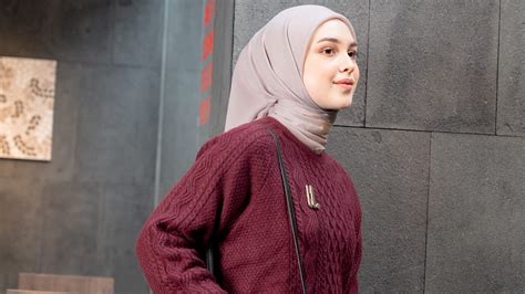 Ini Warna Jilbab Yang Cocok Untuk Baju Warna Maroon