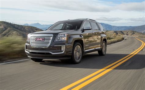 Comparison - GMC Terrain Denali 2017 - vs - GMC Terrain Denali SUV 2015 ...