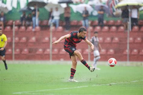 Flamengo e Fluminense ficam no empate no jogo de ida da decisão do