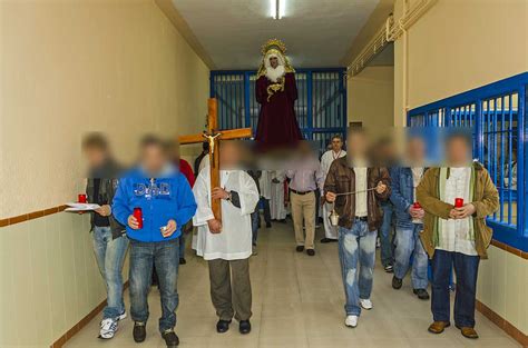 Visita A Los Internos De La CÁrcel De Daroca Cofradía Columna Semana Santa Zaragoza