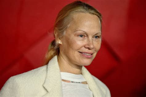 Pamela Anderson bez makijażu Fani są nią zachwyceni Kobieta w INTERIA PL