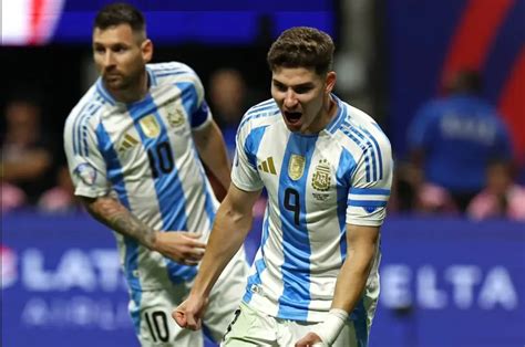 Lionel Messi y Julián Álvarez las figuras del partido El capitán y