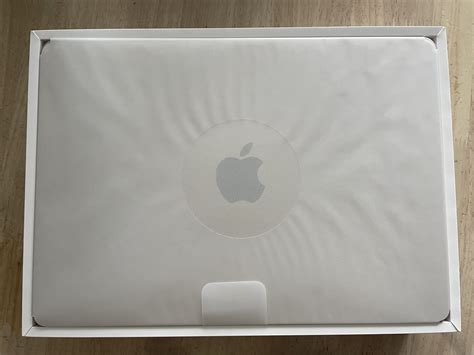 Unboxing Apple MacBook Air M2 - The Research Files