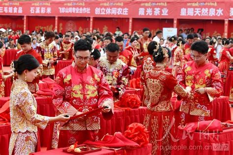 湖北通城：集体婚礼倡新风 人民图片网