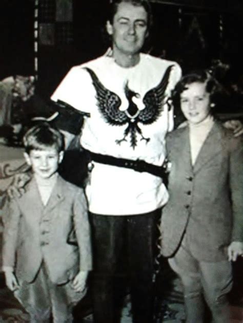 Alan Ladd With David And Alana Ladd On Set Of The Black Knight