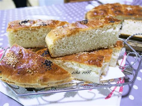 Pain maison brioché à la semoule au four au mahlepi khobz dar