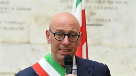 Covid Positivo Il Sindaco Di Gualdo Dopo Boom Di Casi Vaccinate I