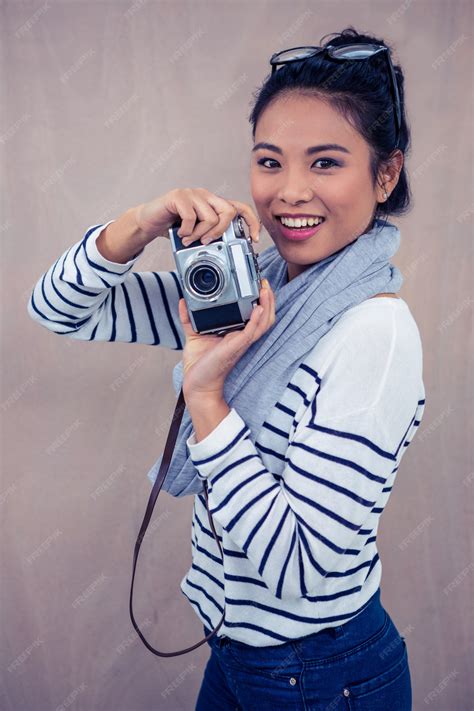 Premium Photo Smiling Asian Woman Taking Photograph With Camera And Looking At The Camera