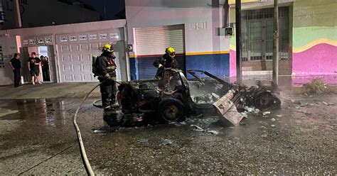 Pérdida total Falla eléctrica provoca incendio de vehículo deportivo