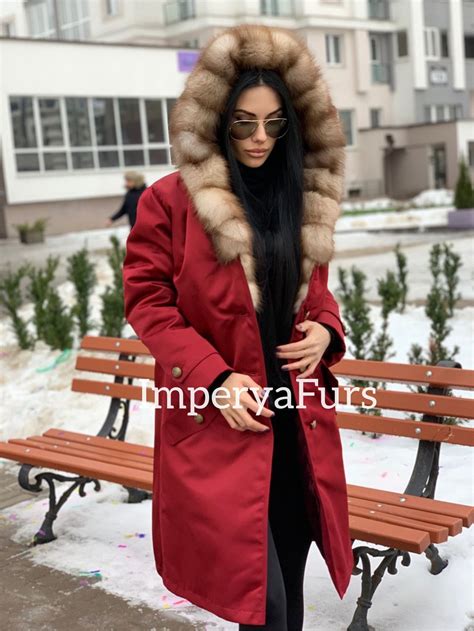 Утеплённое пальто-парка с капюшоном из куницы и поясом! в интернет ...