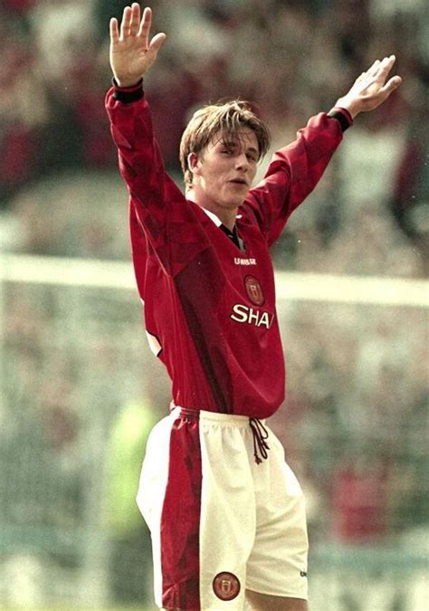 Beckham Celebrates His Famous Goal From Half Way Line ลูกฟุตบอล