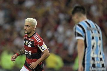 Flamengo segura pressão bate Grêmio gol polêmico e decide Copa do