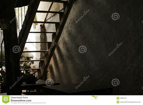 Escadas Abandonadas Foto De Stock Imagem De Quarto Gasto