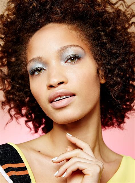 Beauty vloggers love dark hair and purple highlights today 25