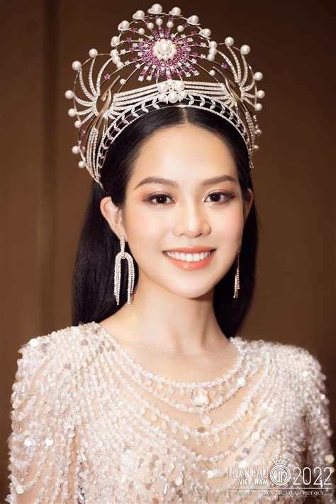 nhan sac van nguoi  cua hoa hau huynh thi thanh thuy