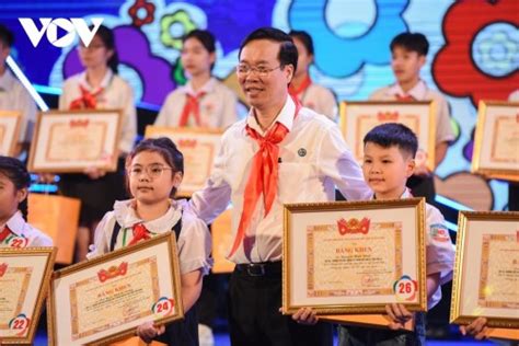 Staatspr Sident Vo Van Thuong Nimmt Am Mondfest In Binh Phuoc Teil