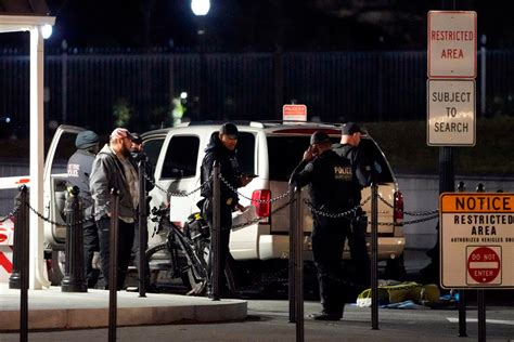 Arrested After Vehicle Crashes Into Exterior White House Gate Abc News