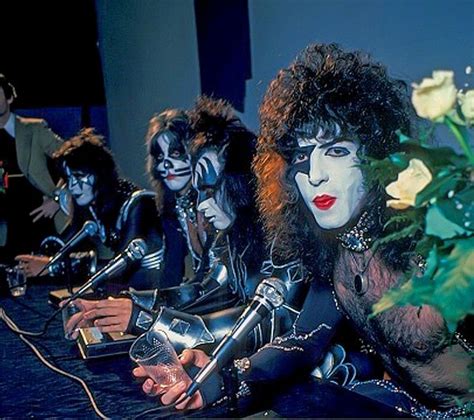 Pin De Lee Thomson En Kiss 1976 1977 Banda De Rock Kiss Bandas De Rock Banda