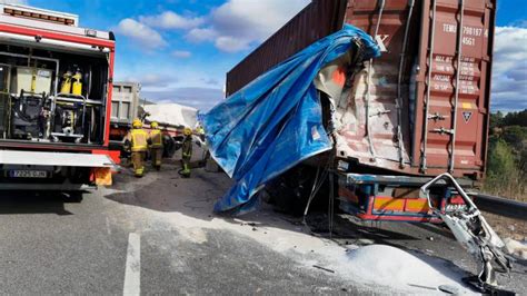 Tallada M S De Sis Hores La A A Valls Per Un Accident Entre Dos Camions