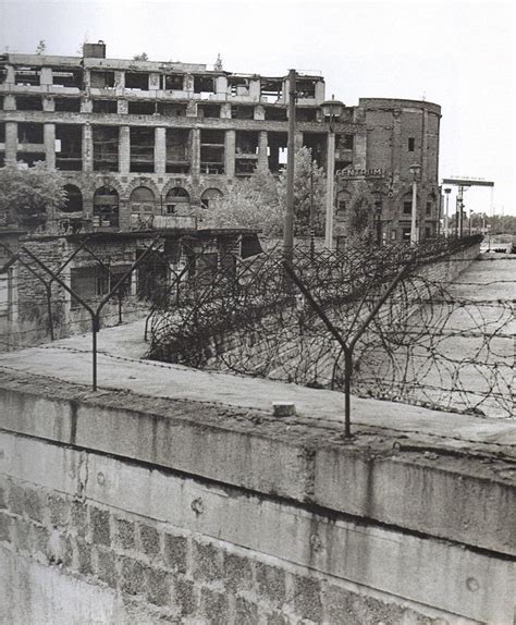 Klaus Eschen Berlin Ruine Haus Vaterland Am Potsdamer Platz Auf