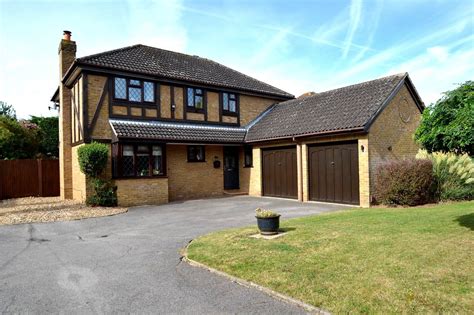 4 Bed Detached House For Sale In Rainsborough Chase Maidenhead