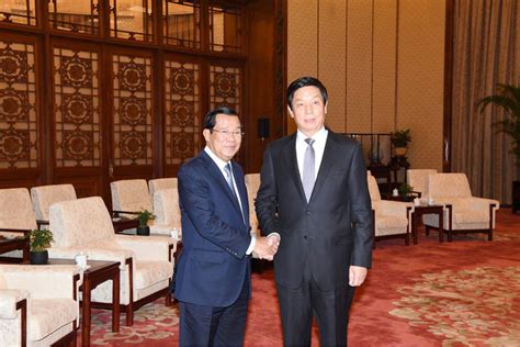 Rencontre entre le PM cambodgien et le président du Comité permanent de