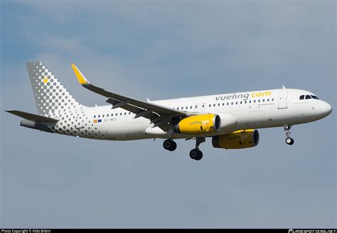 EC MKO Vueling Airbus A320 232 WL Photo By Aldo Bidini ID 982422