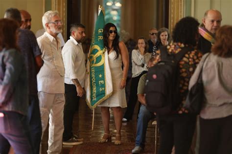 Familiares Amigos E Personalidades Do Carnaval Se Despedem De Rosa