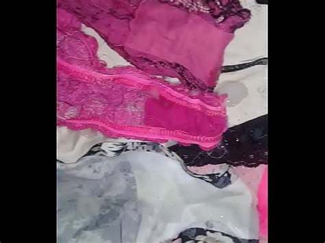 Rica Venida En Los Calzones De Mi Suegra Y Cu Adas Viendo Fotos De Una Amiga Xvideos