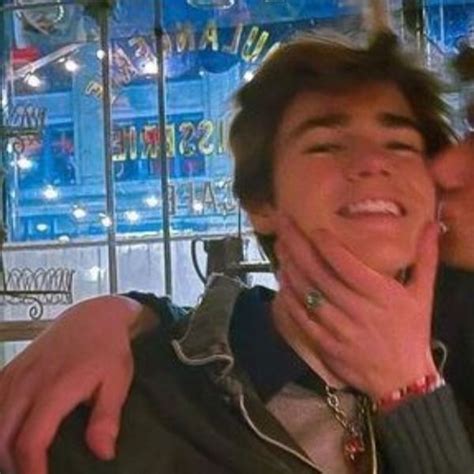 Pin By Elii On Pfps Cute Gay Couples Gay Matching Profile Pictures