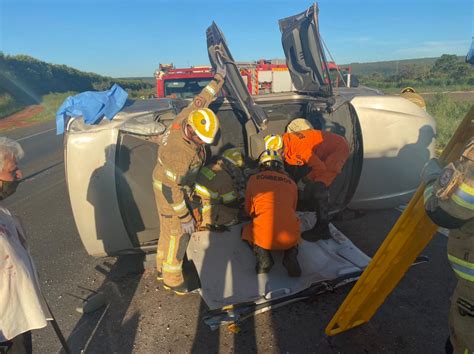 Capotamento Na Br 020 Deixa Quatro Feridos