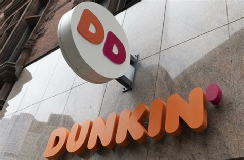 Un american cere 50 000 de dolari despăgubiri Dunkin Donuts după ce a