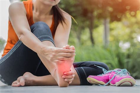 Fracture de stress au pied causes symptômes et traitements