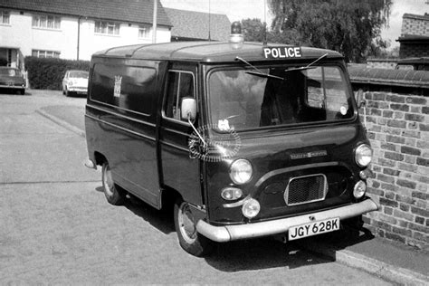 The Transport Library METROPOLITAN POLICE AUSTIN MORRIS J4 VAN JGY 628K