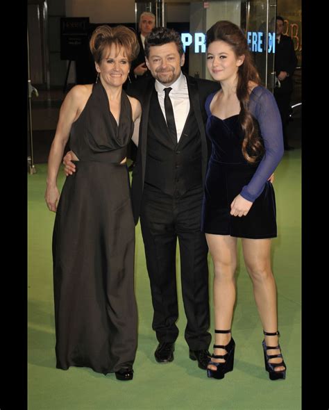 Vid O Andy Serkis Avec Sa Femme Et Sa Fille Lors De L Avant Premi Re