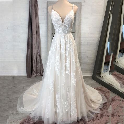 Elegant Light Champagne A Line Lace Appliques Wedding Dress V Neck