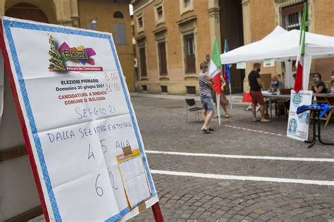 Primarie Pd Si Vota A Roma E A Bologna Foto Tgcom24