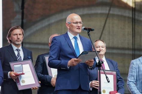 Prezydent Bia Egostoku Wr Czy Honorowe Odznaczenia Za Zas Ugi Dla