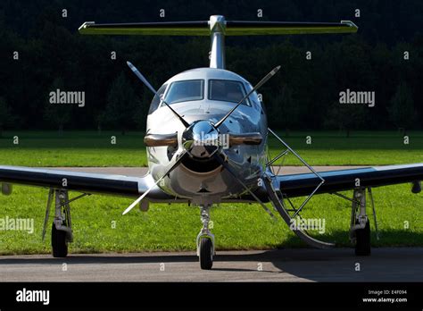 Eine Pilatus PC 12 Privat Jet Air Base Mollis Schweiz Stockfotografie