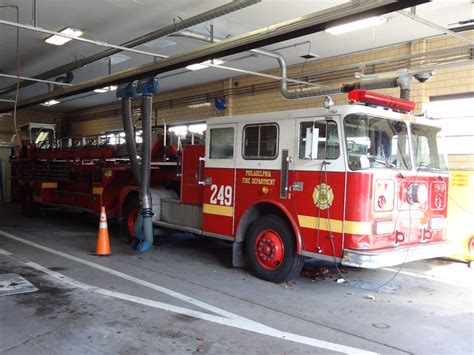 PFD Ladder 249 Ladder 249 S 1990 Seagrave EX Ladder 12 Aaron Mott