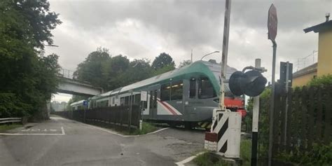 Bulciago Il Treno Passa Ma Le Sbarre Rimangono Alzate Casateonline