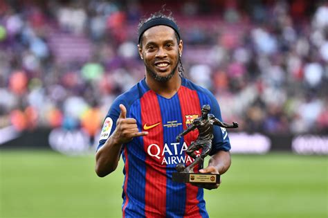 Ronaldinho Net Worth : Endorsements & Career [2025 Update]